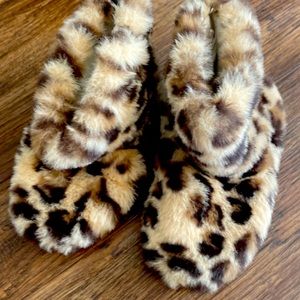 Kids Cheetah print slippers